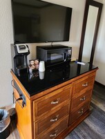 Ropa de cama hipoalergénica y tabla de planchar con plancha 