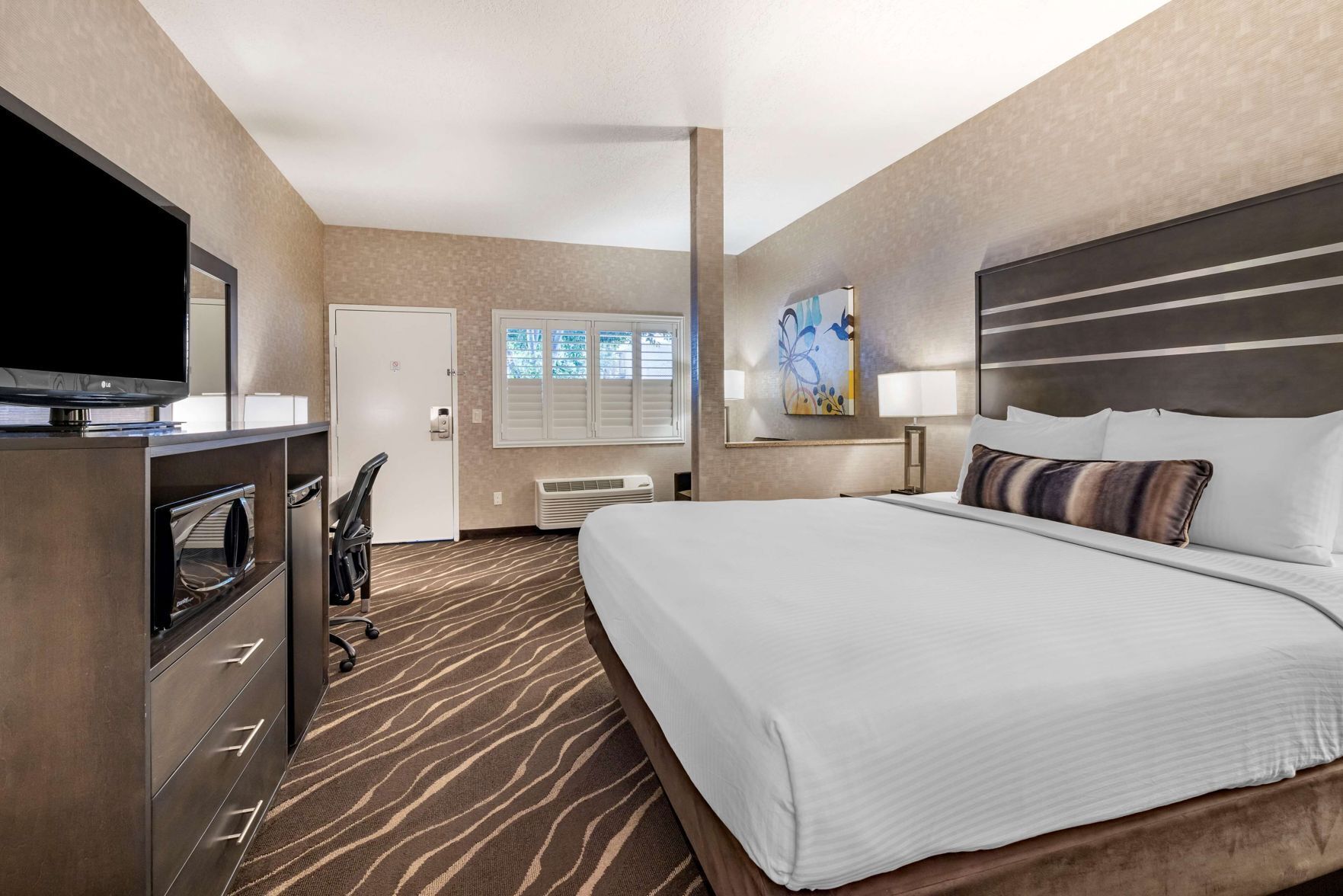 Desk, laptop workspace, iron/ironing board, free cribs/infant beds