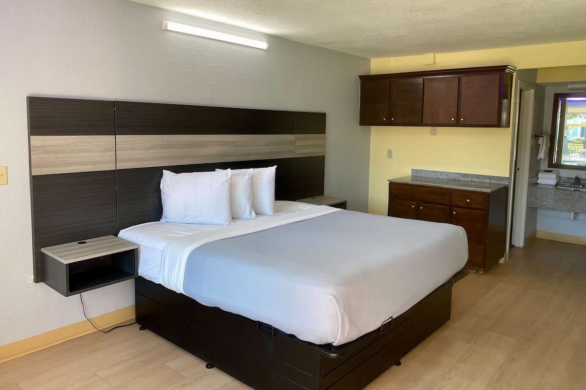 1 bedroom, desk, iron/ironing board, free WiFi