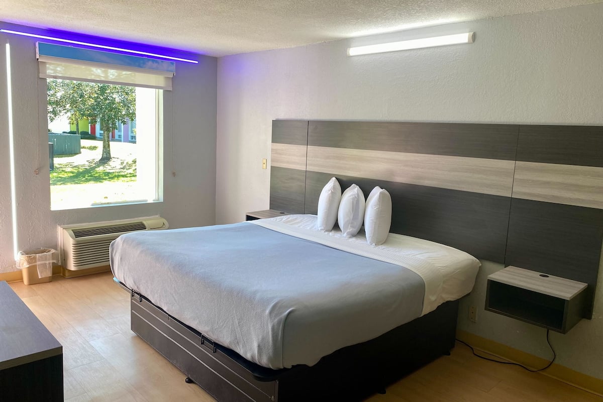 desk, iron/ironing board, free wifi, bed sheets