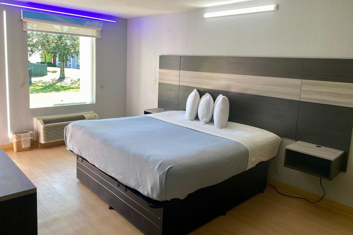 1 bedroom, desk, iron/ironing board, free WiFi
