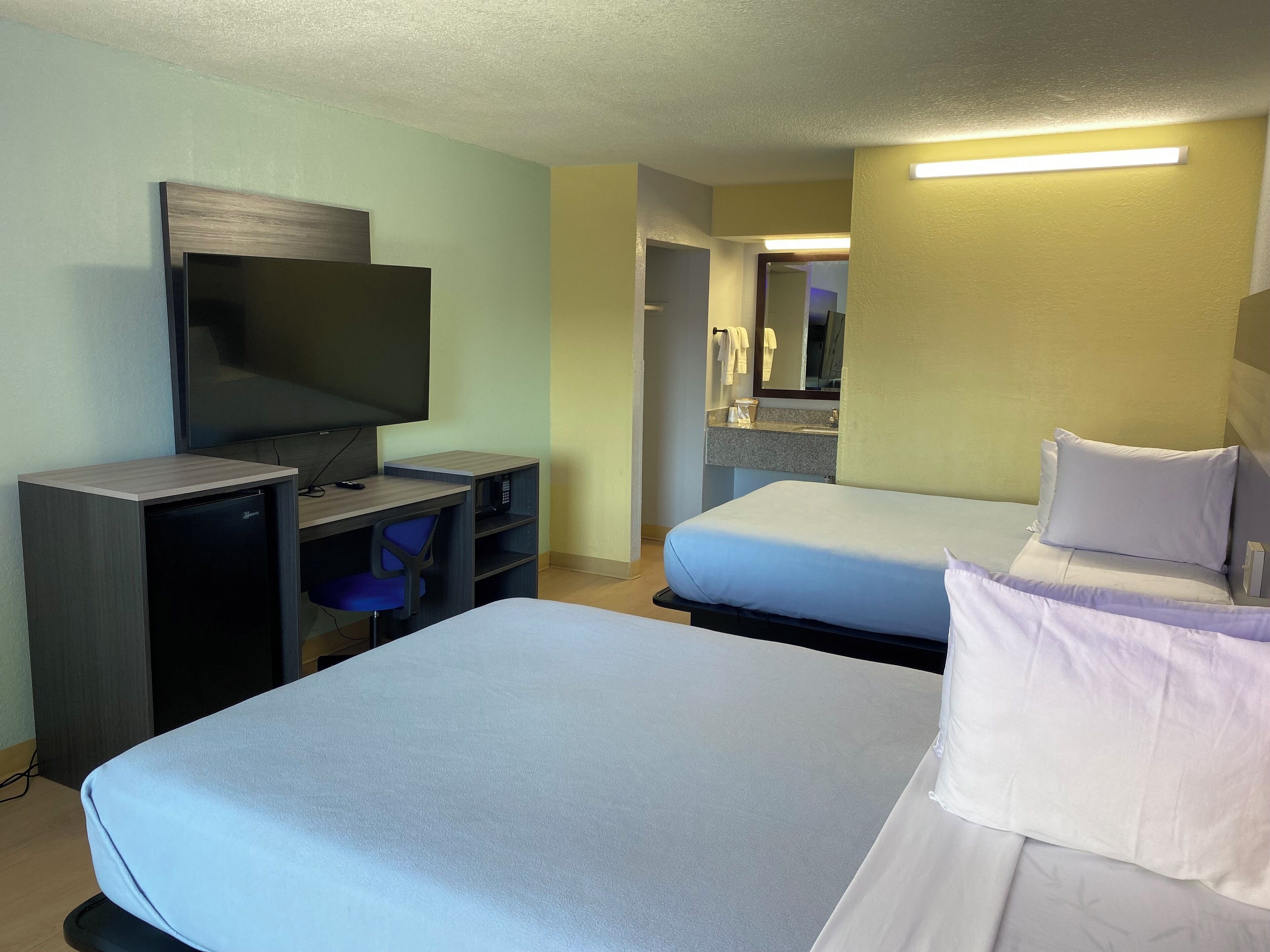 standard double room, 2 double beds, non smoking | desk, iron/ironing board, free wifi, bed sheets