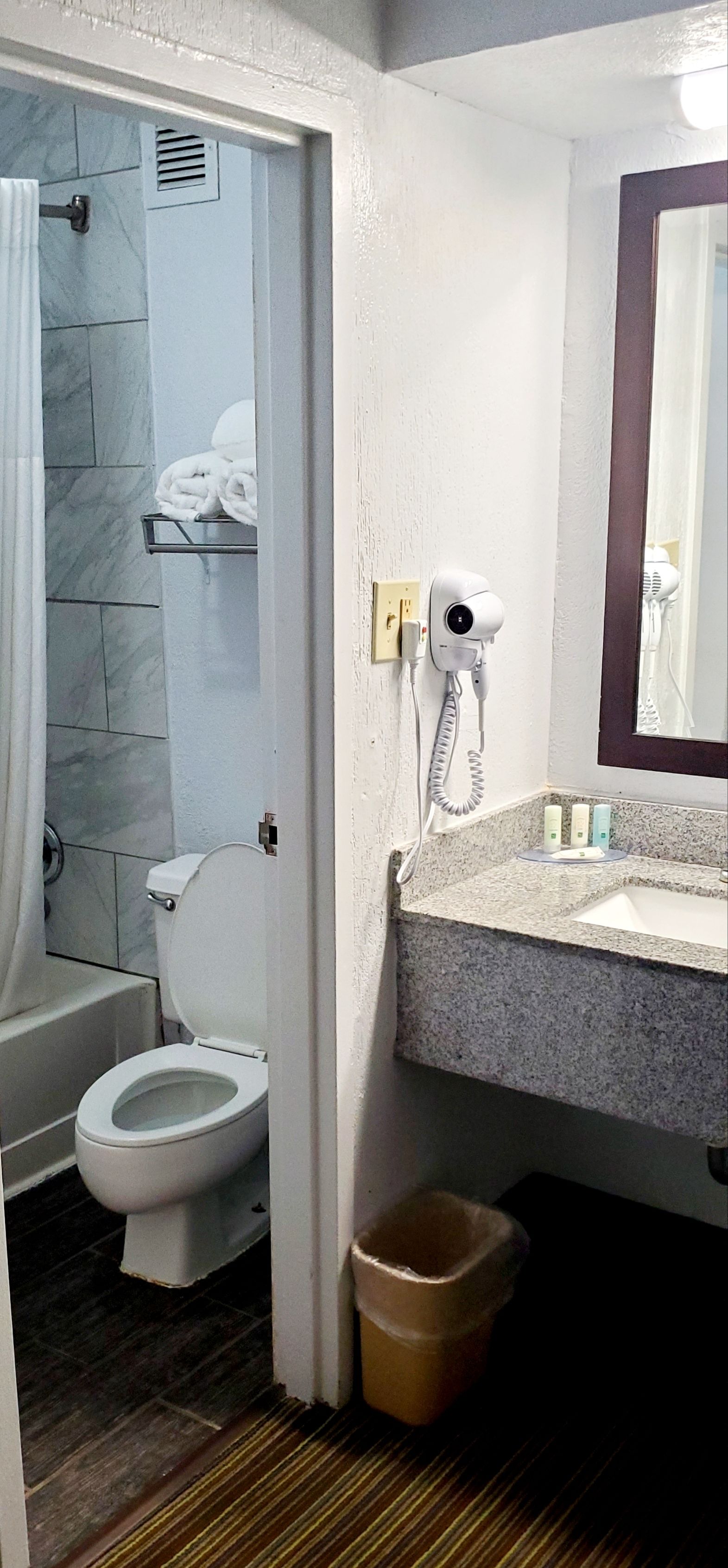 combined shower/bathtub, towels, soap, shampoo