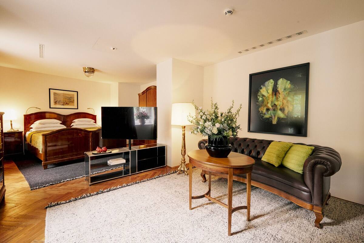 design studio suite, 1 king bed, garden area | hypo-allergenic bedding, down duvets, minibar, in-room safe