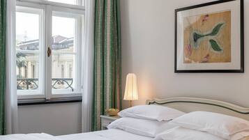 Camera Standard con letto matrimoniale o 2 letti singoli | Biancheria da letto ipoallergenica, copriletto in piuma, minibar