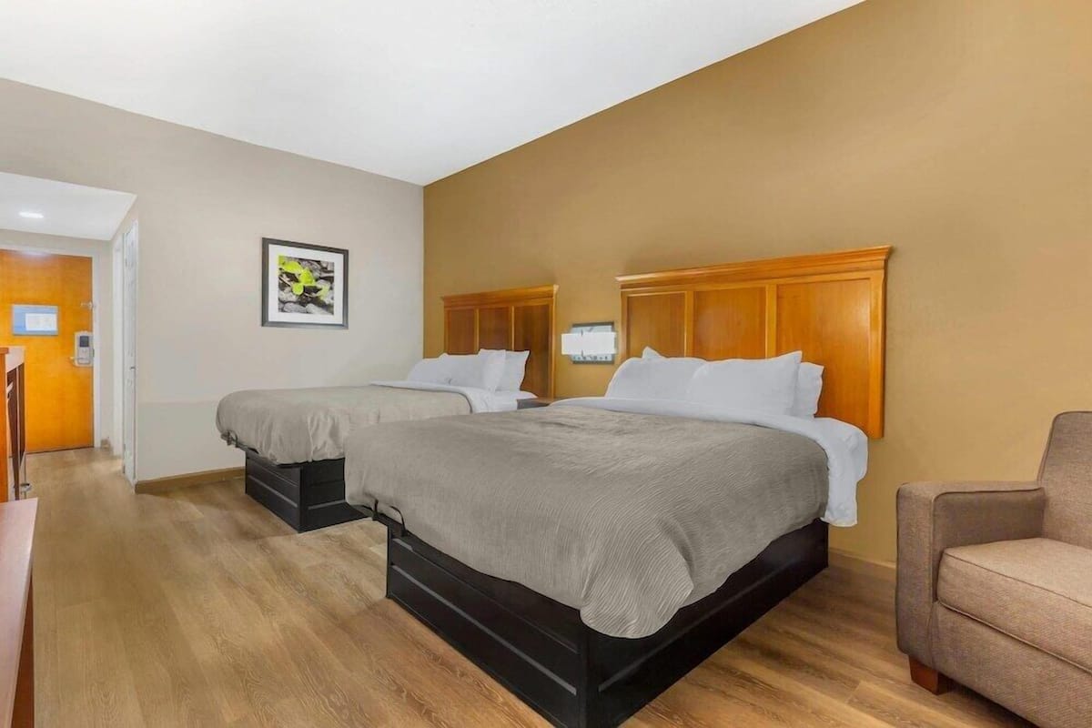 Down comforters, pillowtop beds, desk, blackout drapes