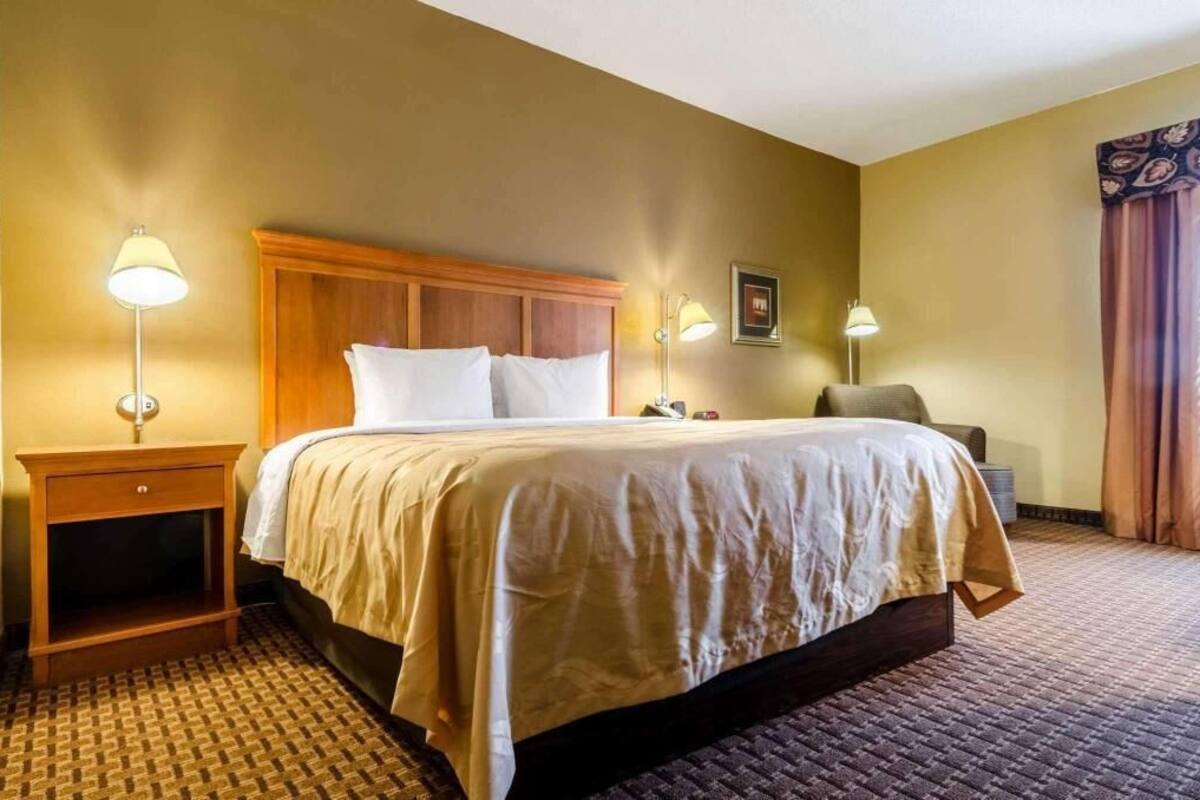 Down comforters, pillowtop beds, desk, blackout drapes