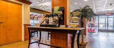 Desayuno autoservicio gratuito y diario