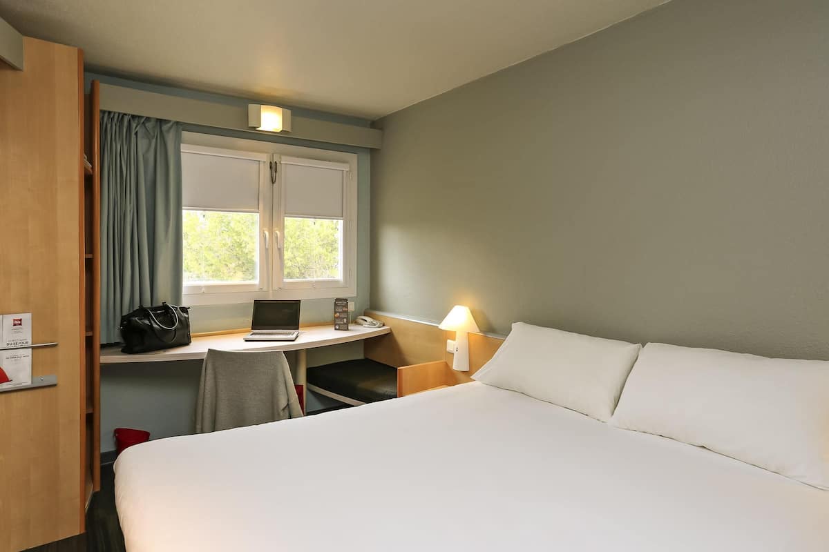 Standard Double Room, 1 Double Bed | 1 bedroom, premium bedding, desk, soundproofing