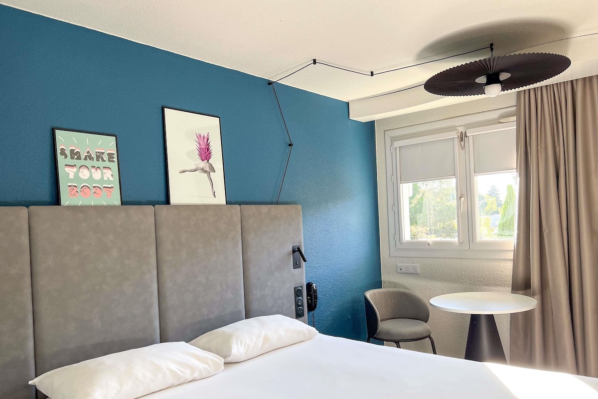 Standard Double Room, 1 Katil Kelamin (Double) | 1 bilik tidur, peralatan tempat tidur premium, meja, kalis bunyi