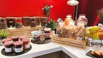 Petit déjeuner buffet (12.90 EUR par personne)