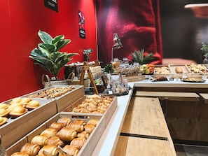 Daily buffet breakfast (EUR 12.90 per person)