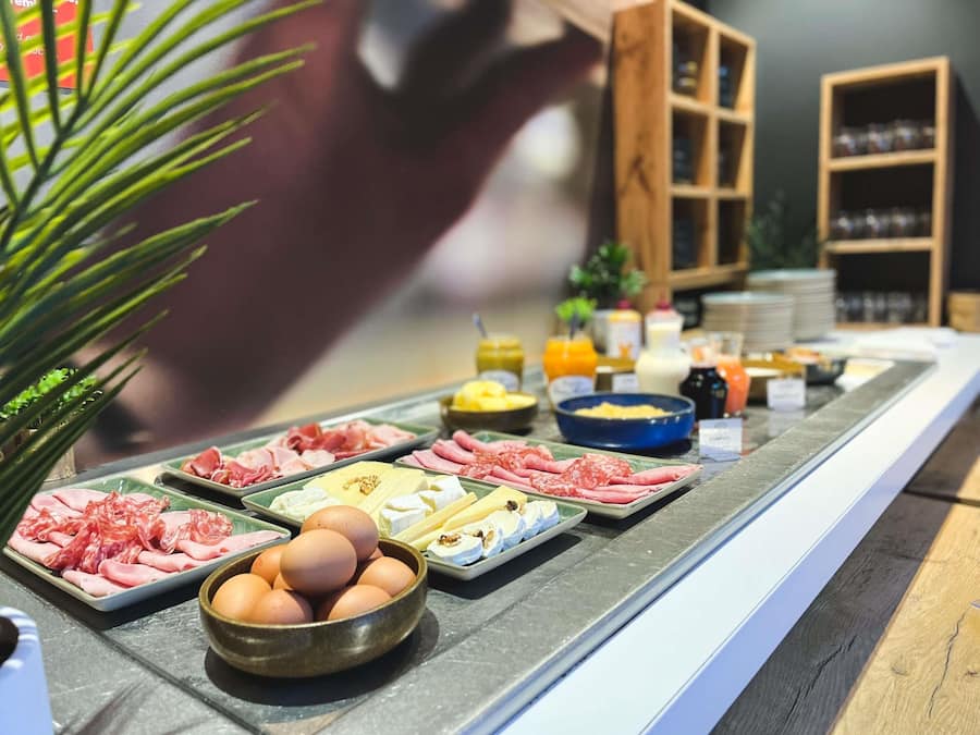Daily buffet breakfast (EUR 13.50 per person)