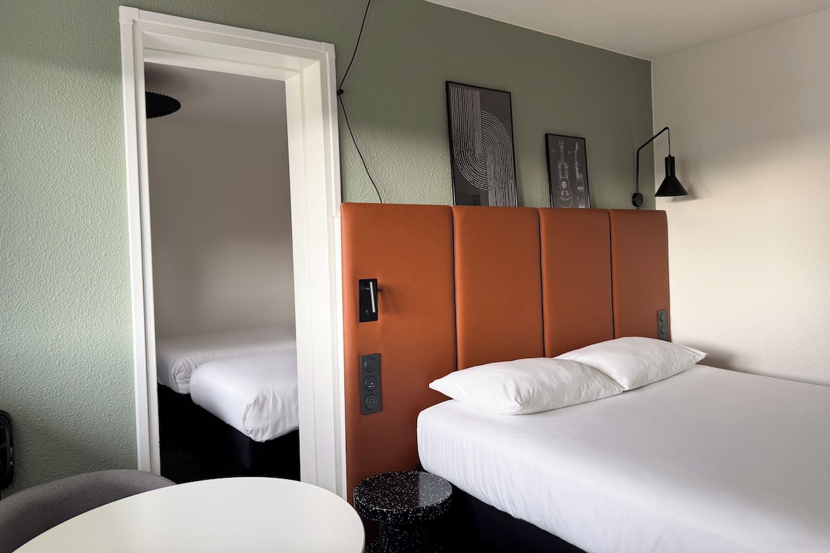 标准房, 多张床 | 1 多间卧室、高档床上用品、办公桌、隔音