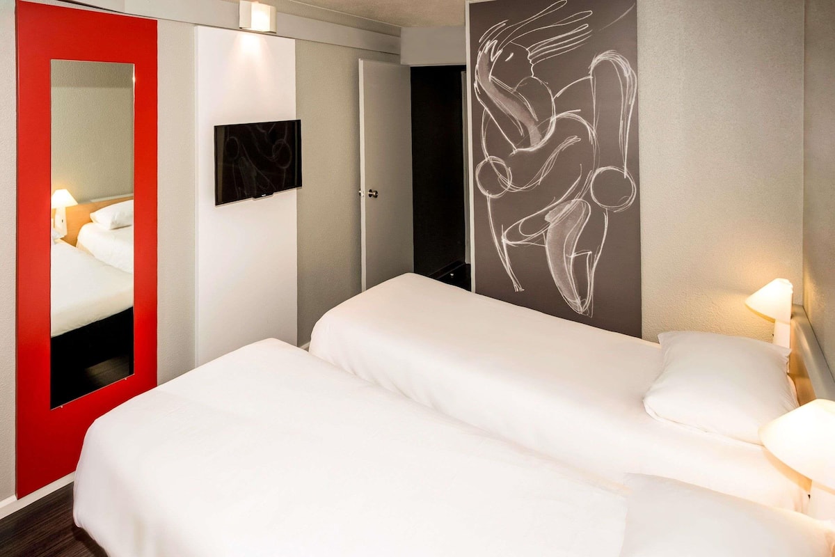 Standard Room, 2 Katil Bujang (Single) | 1 bilik tidur, peralatan tempat tidur premium, meja, kalis bunyi