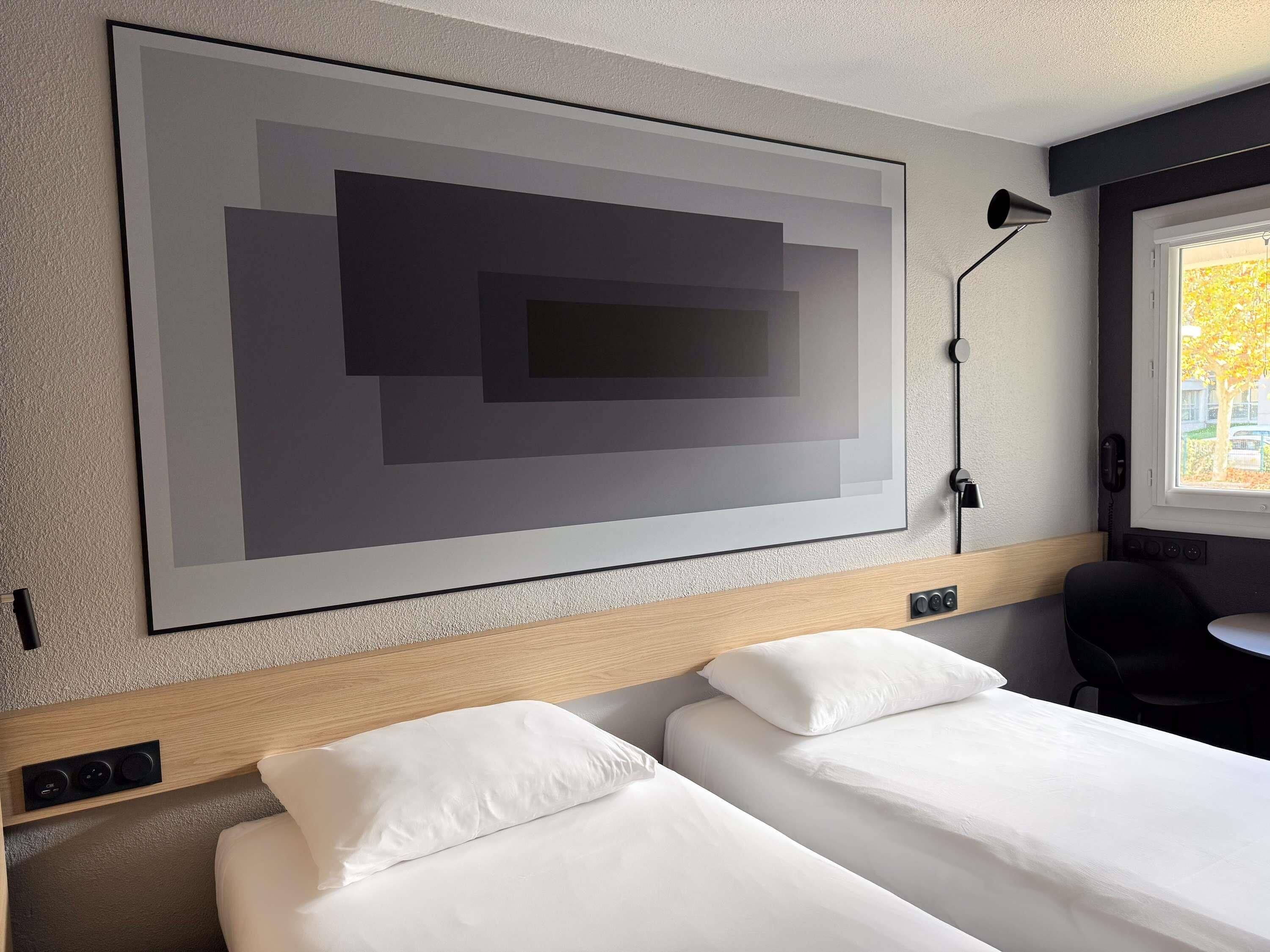 Standard Room, 2 Twin Beds | 1 bedroom, pillowtop beds, desk, laptop workspace