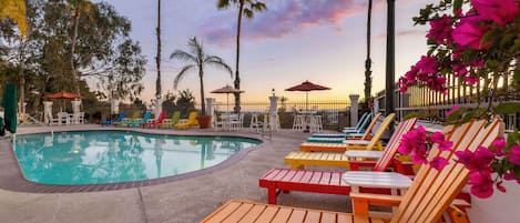 Outdoor pool, pool loungers