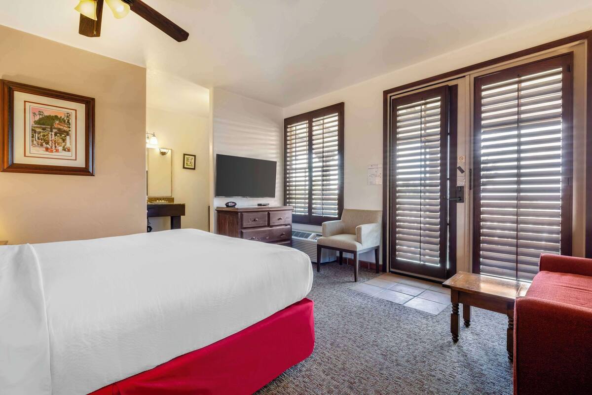 1 bedroom, in-room safe, desk, iron/ironing board