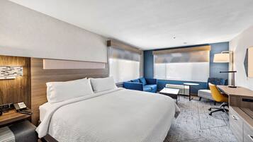 Suite, 1 King-Bett und Schlafsofa, Kochnische | Allergikerbettwaren, Zimmersafe, Schreibtisch