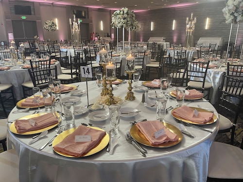 Holiday Inn & Suites Chicago North Shore (Skokie) by IHG