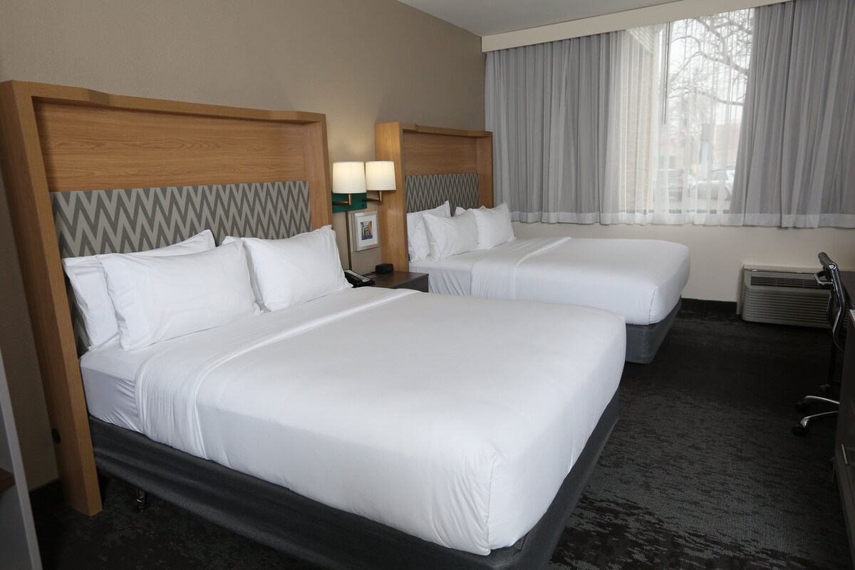 Standard Room, 2 Double Beds | In-room safe, desk, iron/ironing board, cribs (free)