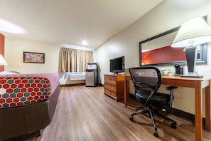 Chambre Standard, 1 très grand lit, non-fumeur | Bureau, rideaux d’obscurcissement, fer et planche à repasser