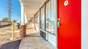 Unclassified image, 2 of 29, button - OYO Hotel Waco University Area/ I-35 (Waco)