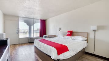 Room, 1 King Bed | 1 bedroom, desk, iron/ironing board, bed sheets