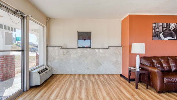 Unclassified image, 1 of 29, button - OYO Hotel Waco University Area/ I-35 (Waco)