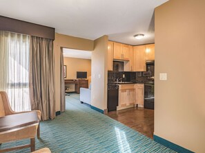 Apartment, 1 King Bed, Non Smoking | Premium bedding, desk, blackout drapes, iron/ironing board