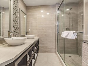 Apartment, 1 King Bed, Non Smoking | Bathroom | Combined shower/bathtub, eco-friendly toiletries, hair dryer, towels - La Quinta Inn & Suites by Wyndham San Francisco Airport West (Millbrae)