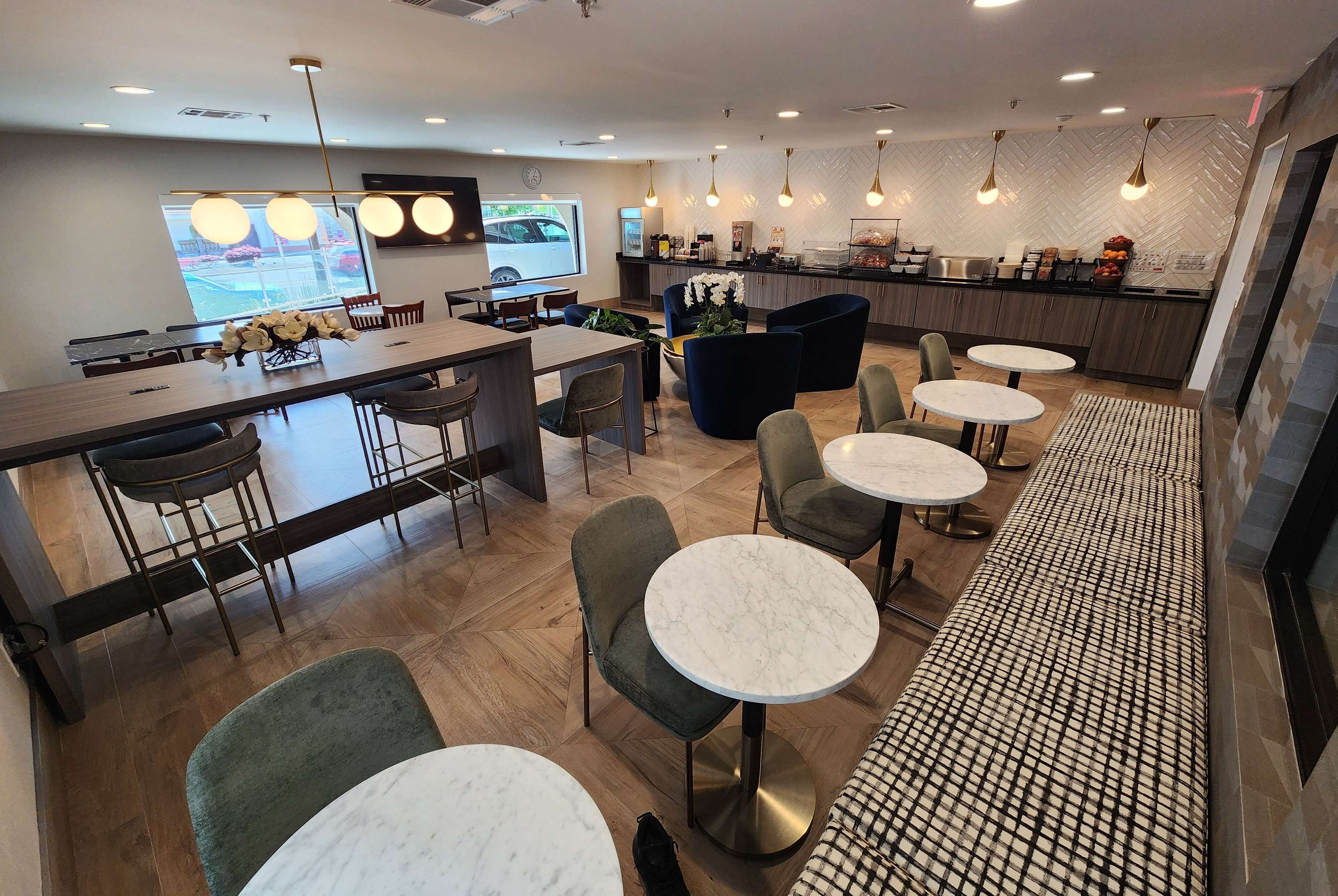 Photo - La Quinta by Wyndham San Francisco ARPT West Millbrae-HTD POOL FREE ARPRT SHTL