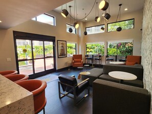 Lounge - La Quinta Inn & Suites by Wyndham San Francisco Airport West (Millbrae)