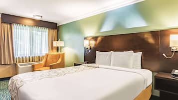 Room, 1 King Bed, Non Smoking | Premium bedding, desk, blackout curtains, iron/ironing board