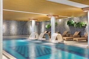 Sauna, hot tub