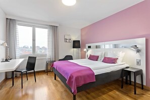 Skrivebord, skrivebord for bærbar PC og blendingsgardiner