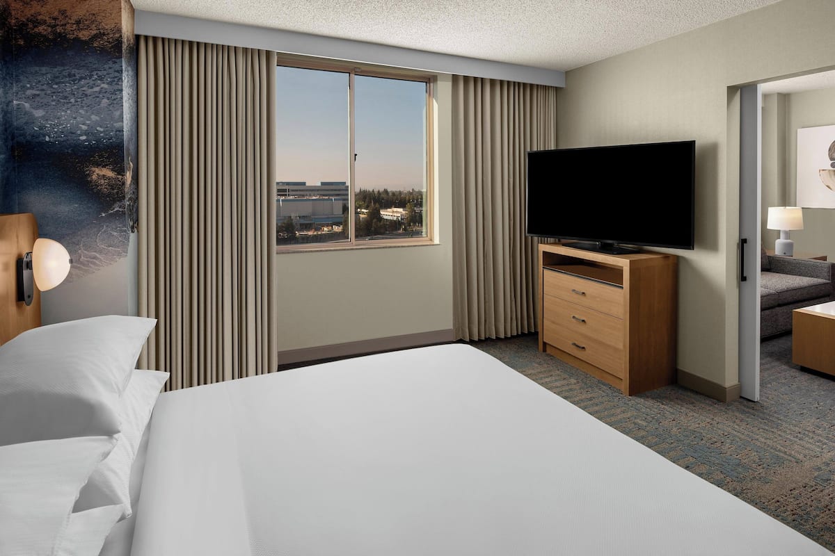 1 bedroom, hypo-allergenic bedding, down comforters, in-room safe