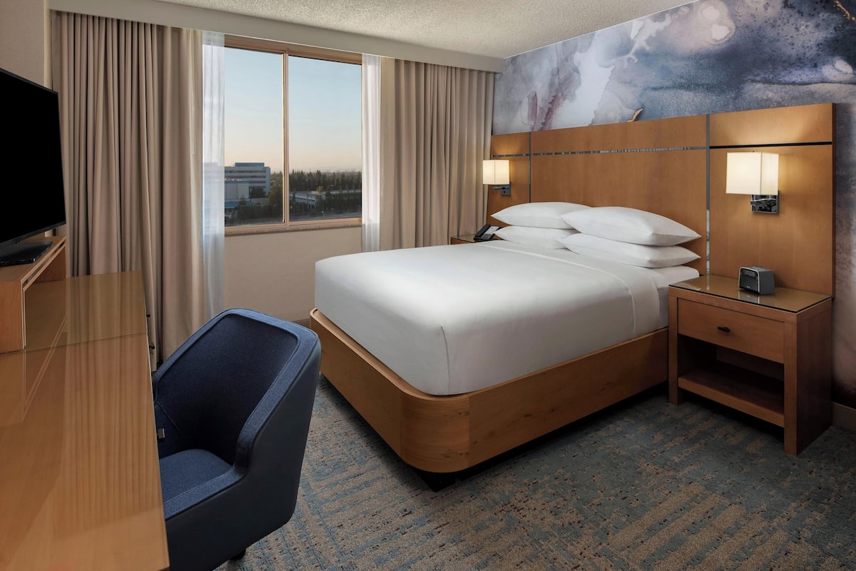 1 bedroom, hypo-allergenic bedding, down comforters, in-room safe