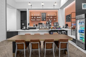 Petit déjeuner servi tous les jours en supplément