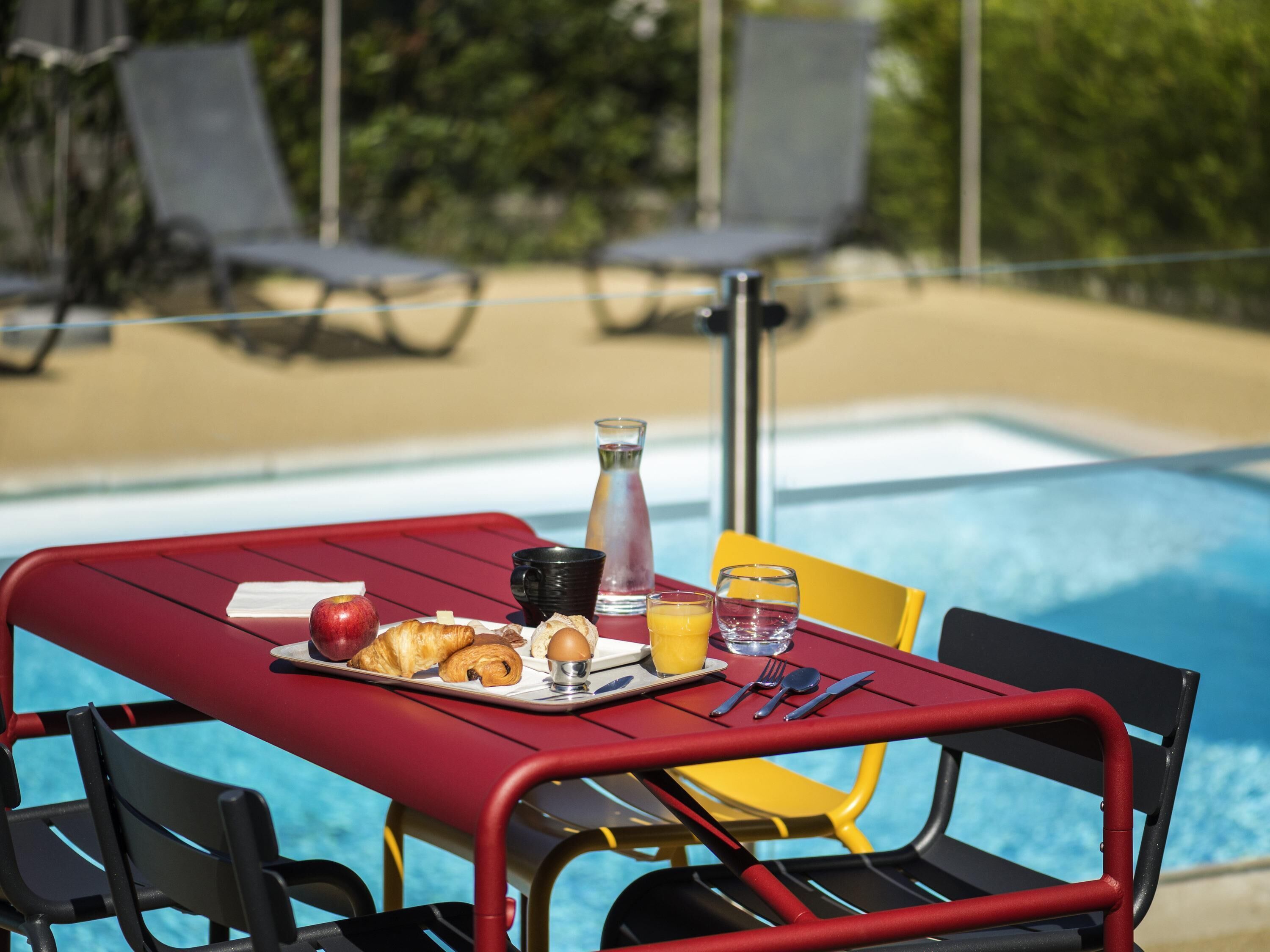 daily buffet breakfast (eur 13.50 per person)