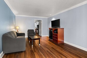 Suite, 2 Doppelbetten, Balkon | Zimmerausstattung