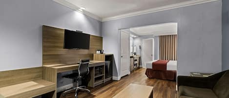 Suite, 1 King Bed, Balcony | Room amenity