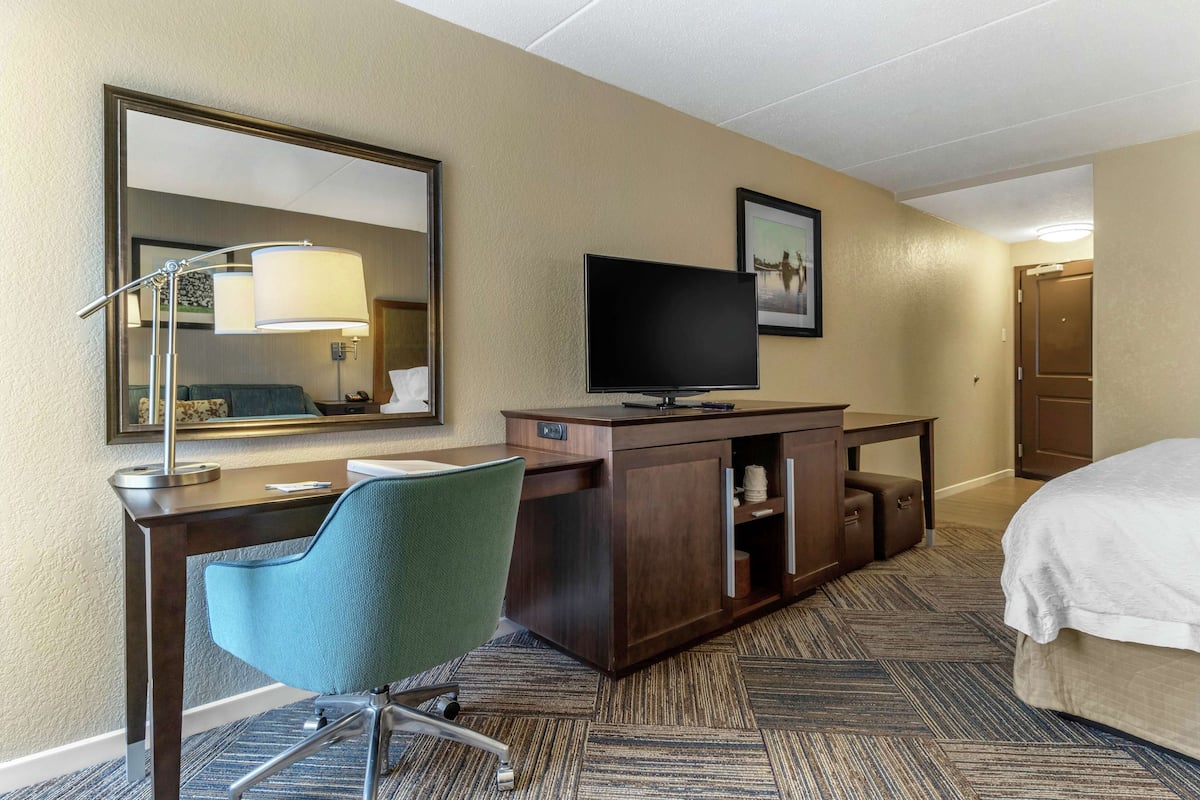 Studio, 1 King Bed, Accessible (Roll In Shower) | In-room safe, desk, blackout drapes, free cribs/infant beds