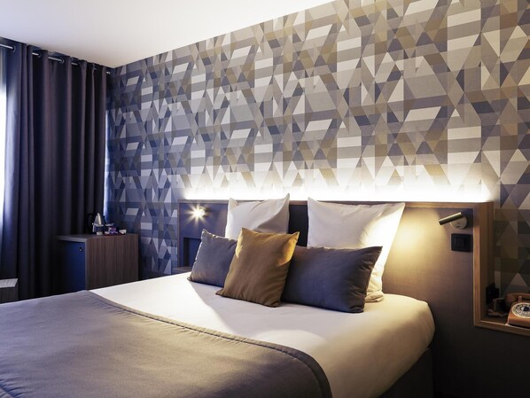 Superior Room, 1 Double Bed | Minibar, in-room safe, desk, laptop workspace - Mercure Lyon Charbonnieres (Charbonnieres-les-Bains)