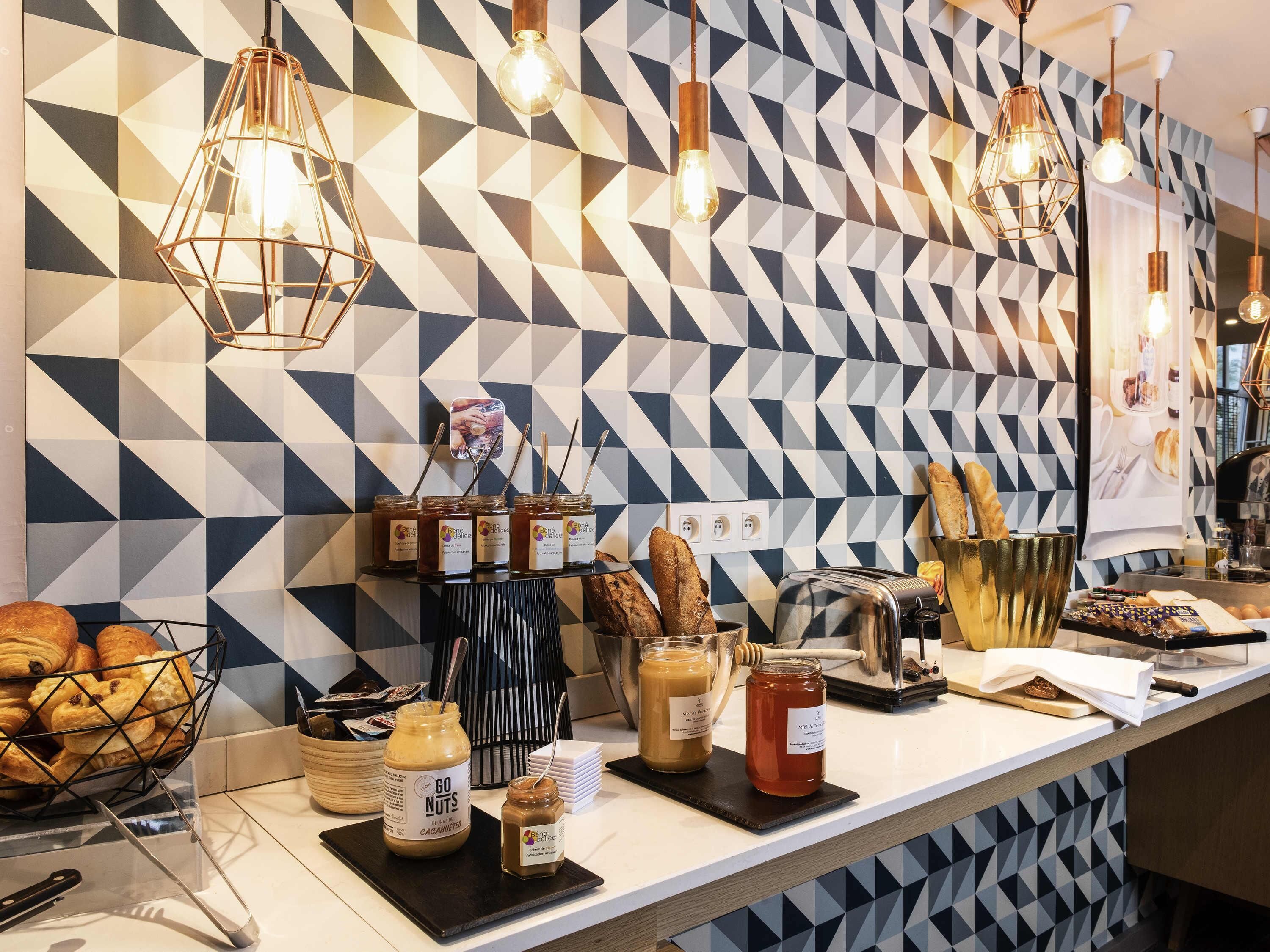 Tägliches Frühstücksbuffet (20 EUR pro Person)