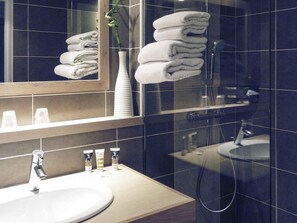Classic Room, 1 Double Bed | Minibar, in-room safe, desk, laptop workspace - Mercure Lyon Charbonnieres (Charbonnieres-les-Bains)