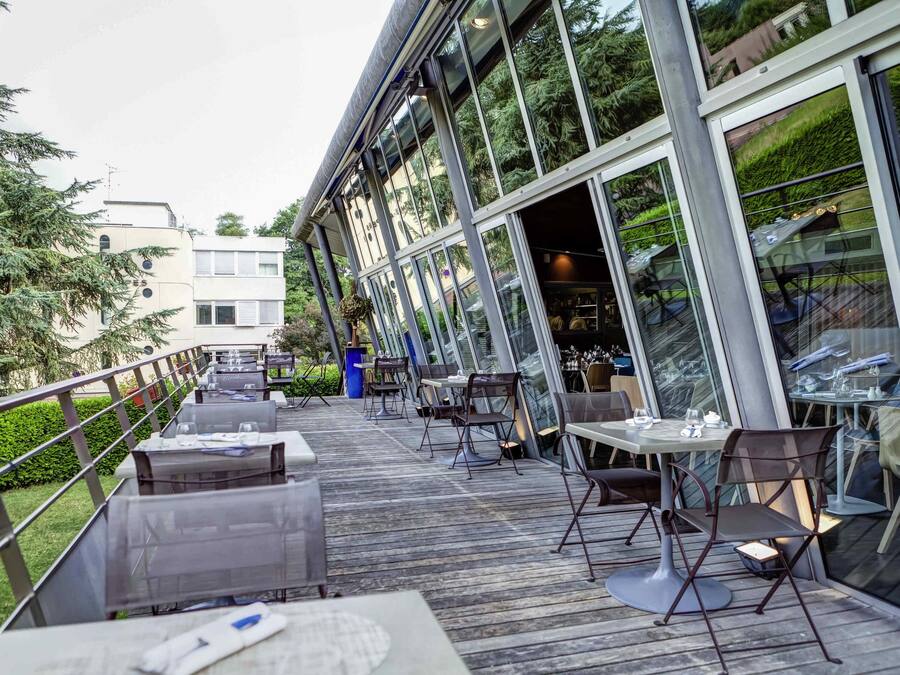 Lunch and dinner served, French cuisine