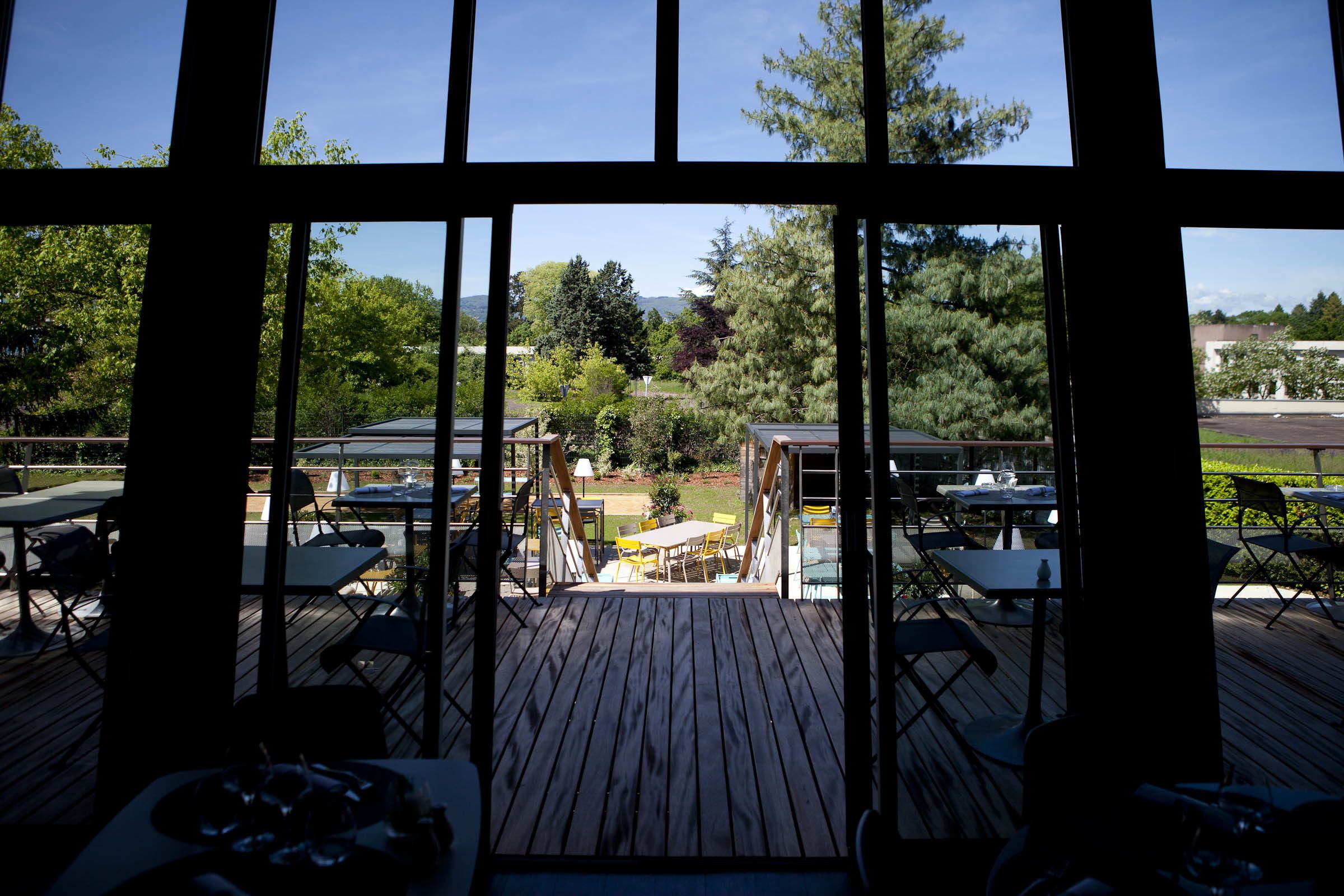 lunch and dinner served, french cuisine