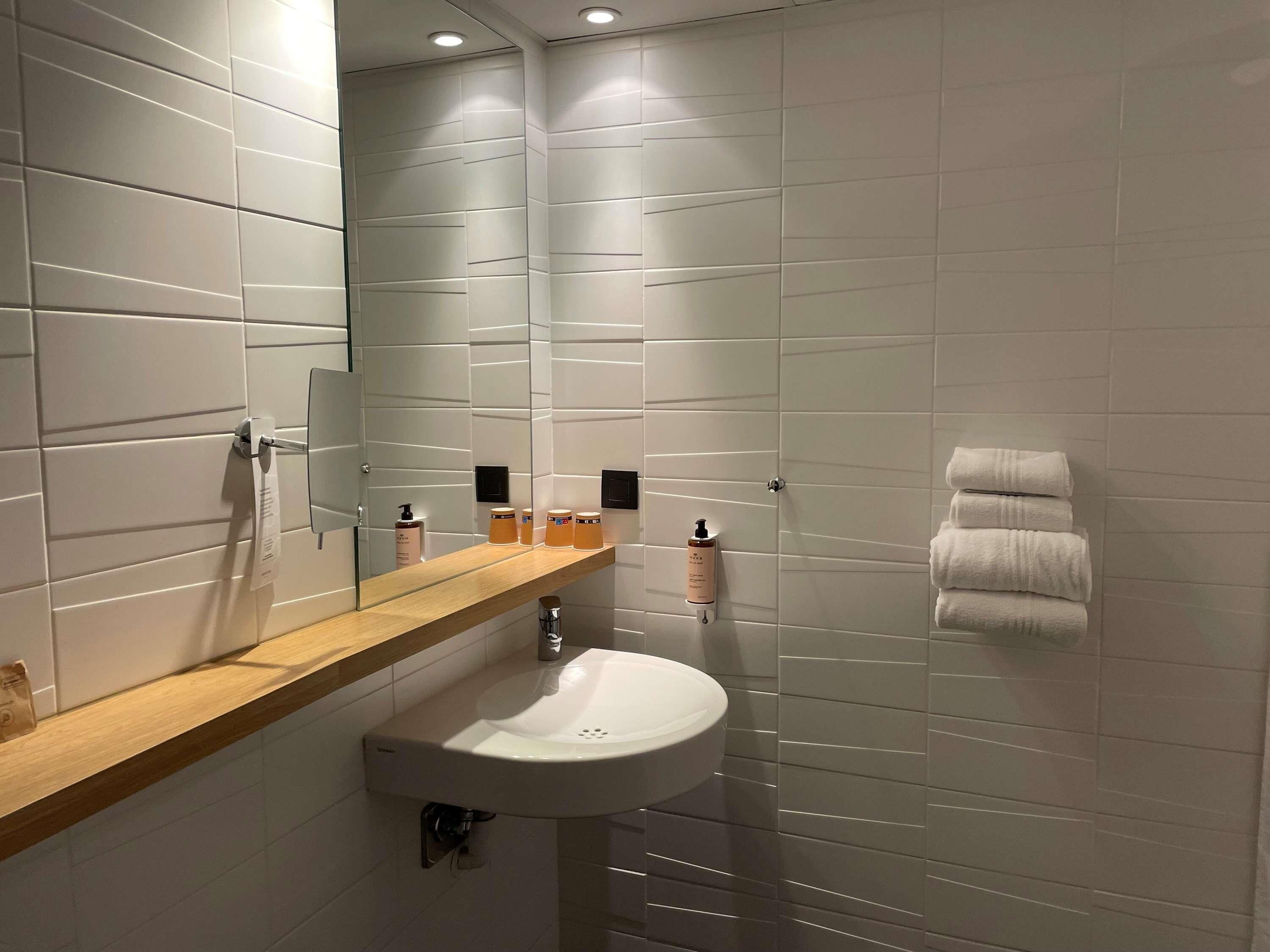 privilege, room, 1 double bed with sofa bed | minibar, in-room safe, desk, laptop workspace