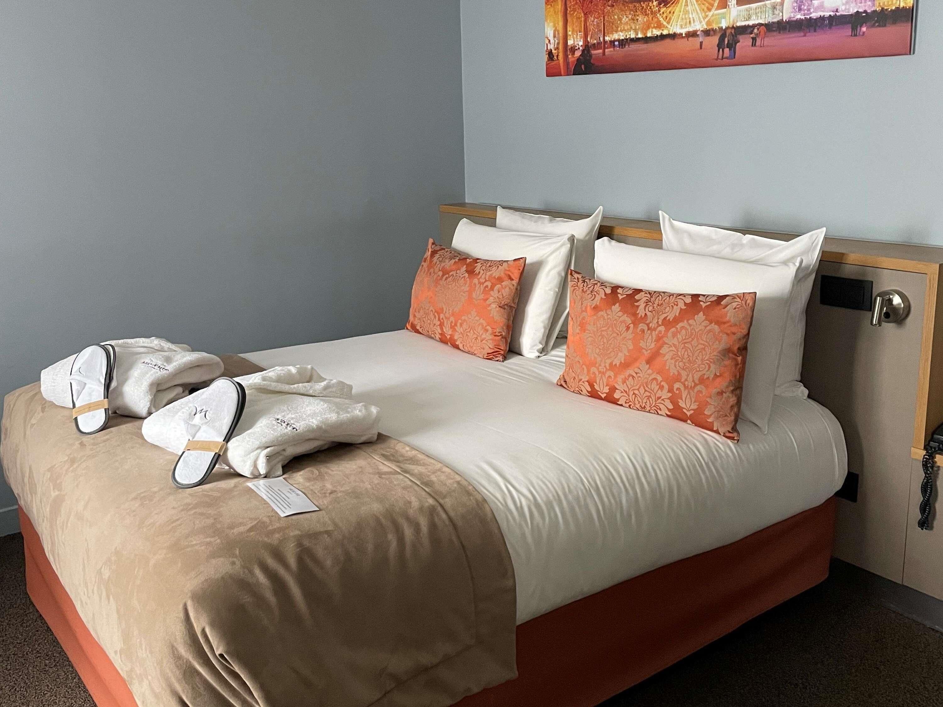 Minibar, in-room safe, desk, laptop workspace